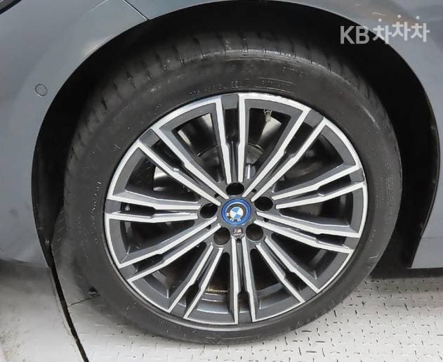 BMW - 3-Series | 320 M Sport 15