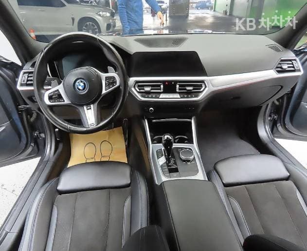 BMW - 3-Series | 320 M Sport 6