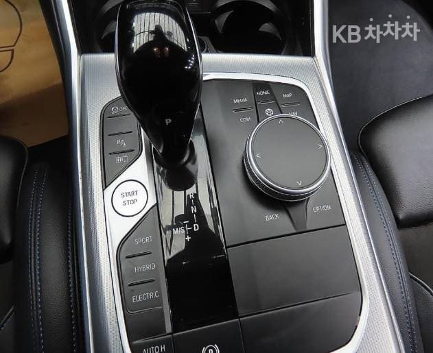 BMW - 3-Series | 320 M Sport 11