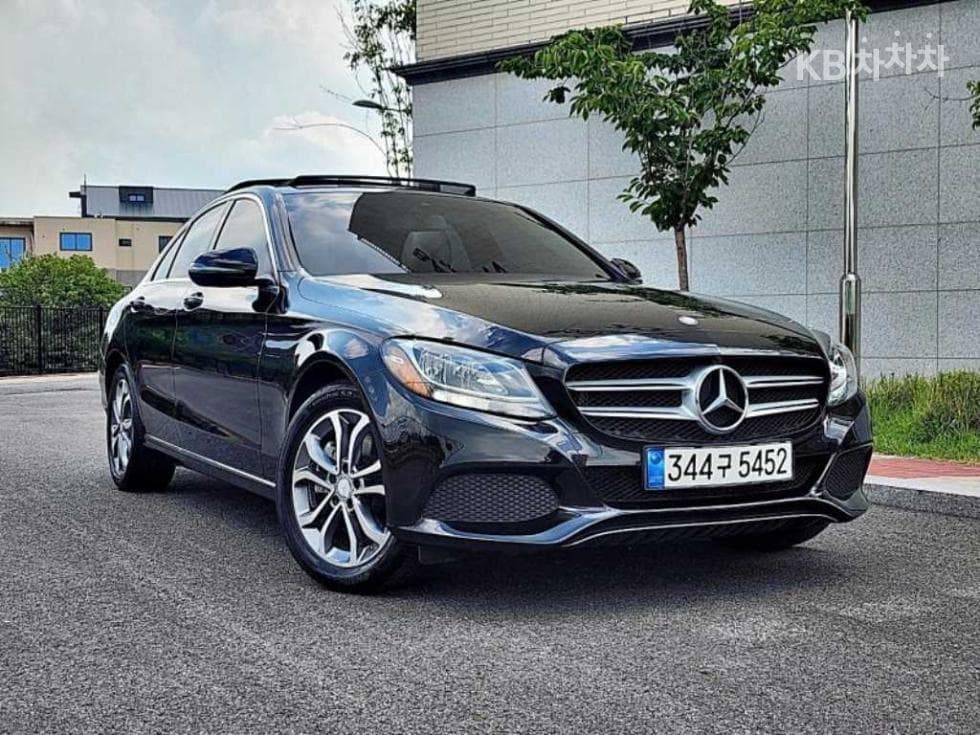 Mercedes-Benz - C-Class | The New 4Matic W205 3