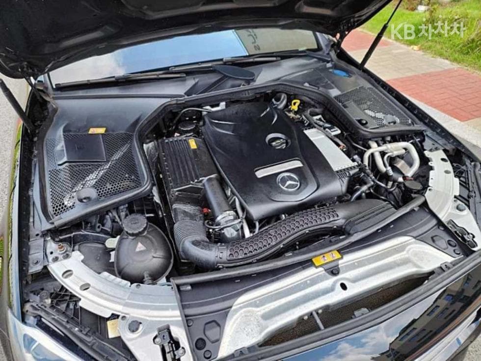 Mercedes-Benz - C-Class | The New 4Matic W205 5