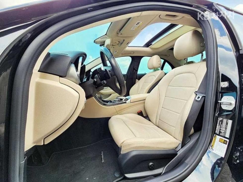 Mercedes-Benz - C-Class | The New 4Matic W205 6