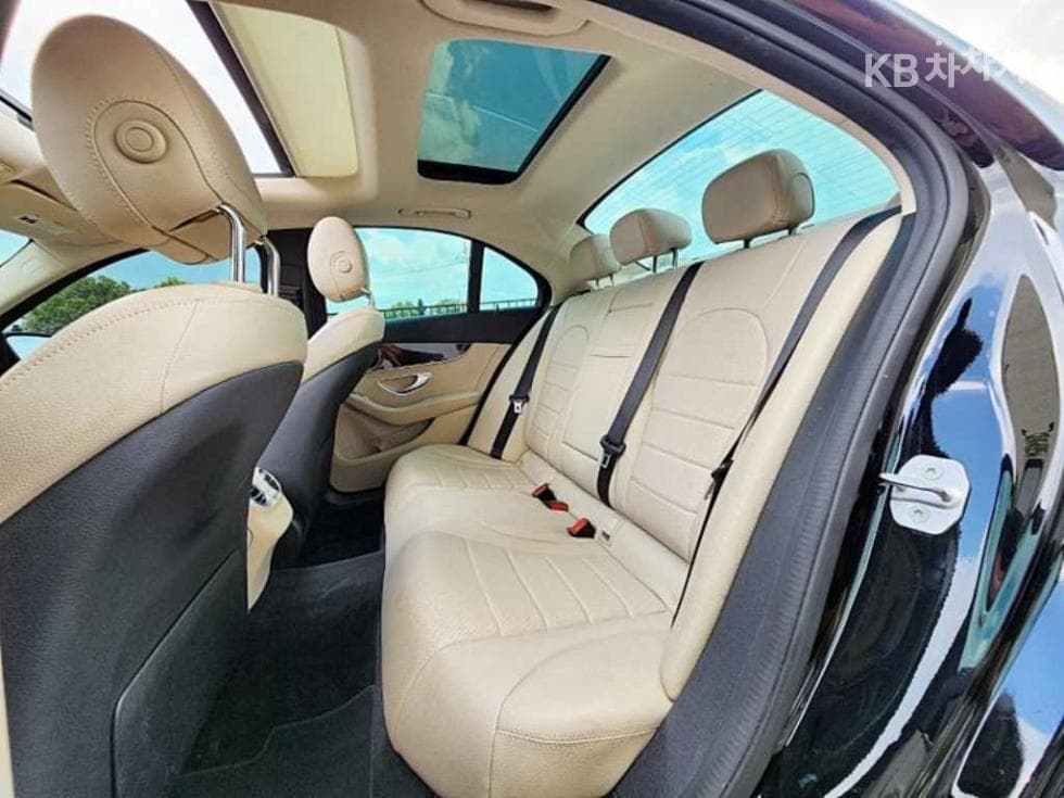 Mercedes-Benz - C-Class | The New 4Matic W205 7