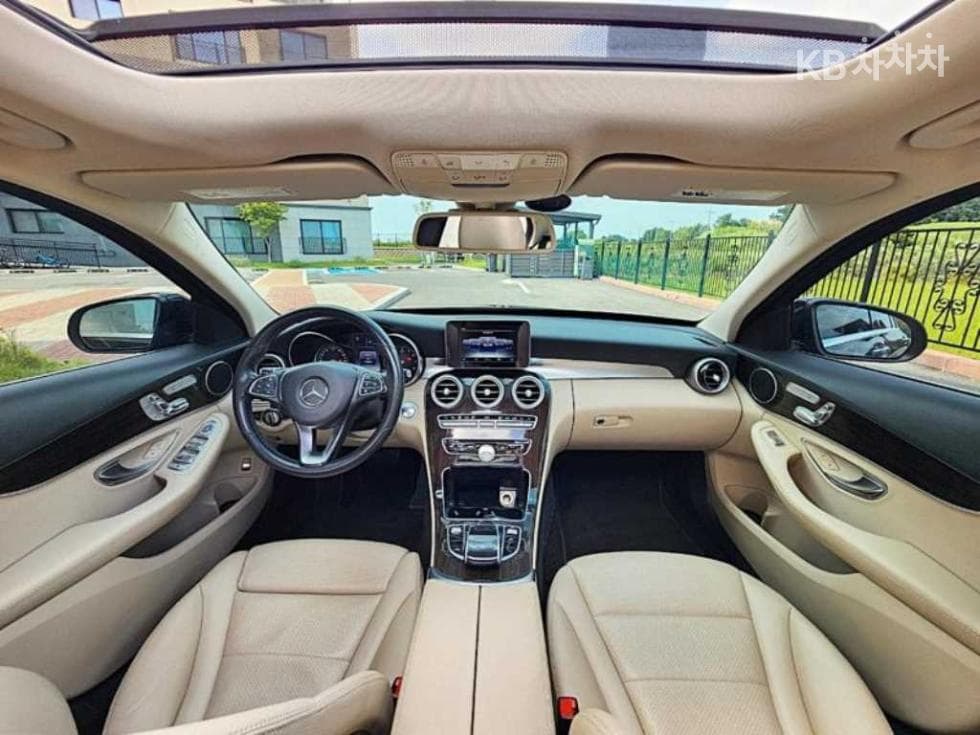 Mercedes-Benz - C-Class | The New 4Matic W205 8