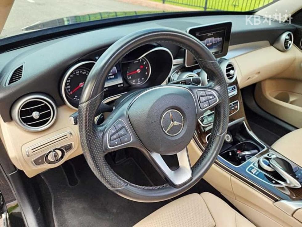 Mercedes-Benz - C-Class | The New 4Matic W205 10