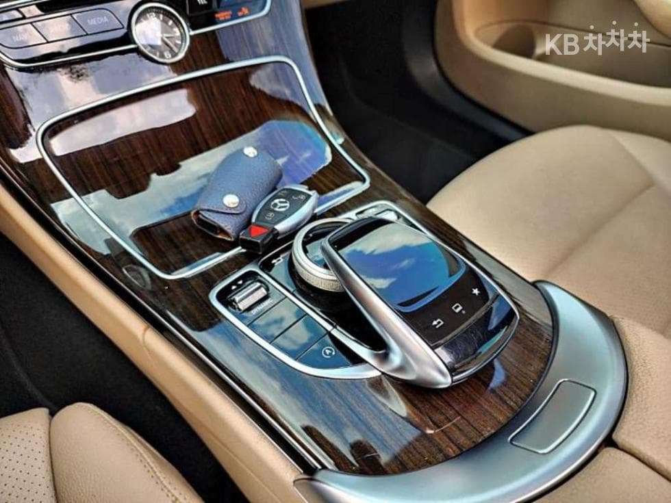 Mercedes-Benz - C-Class | The New 4Matic W205 11
