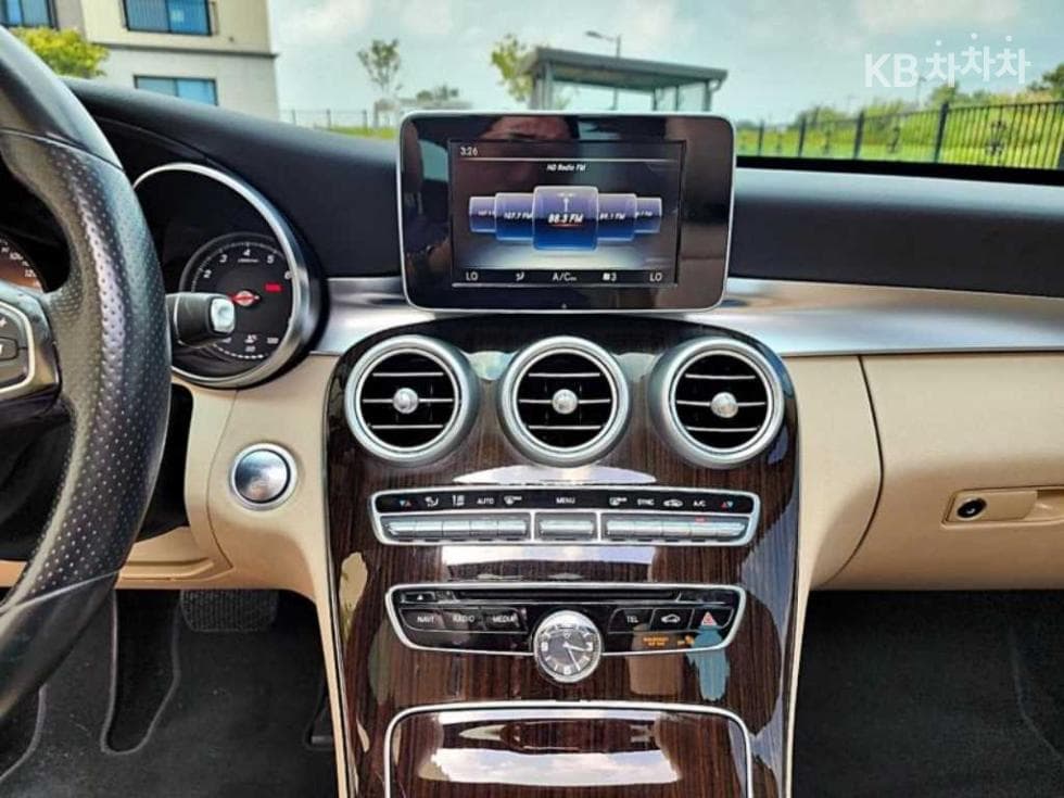 Mercedes-Benz - C-Class | The New 4Matic W205 12