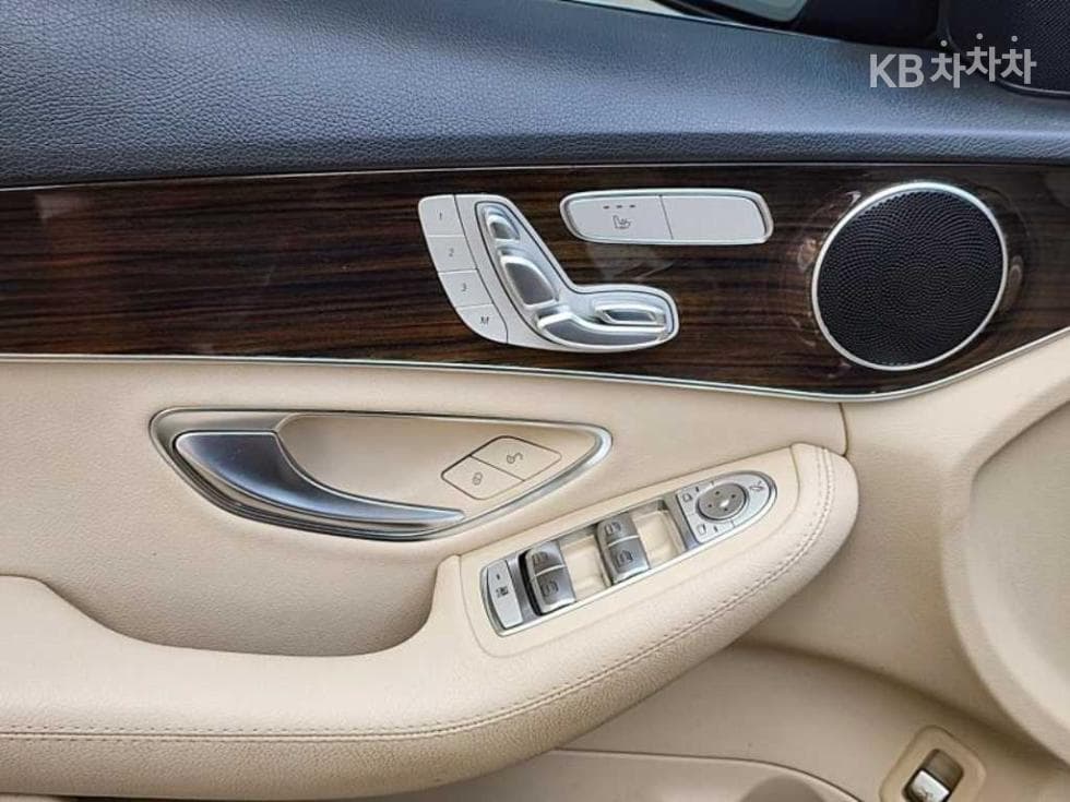 Mercedes-Benz - C-Class | The New 4Matic W205 14