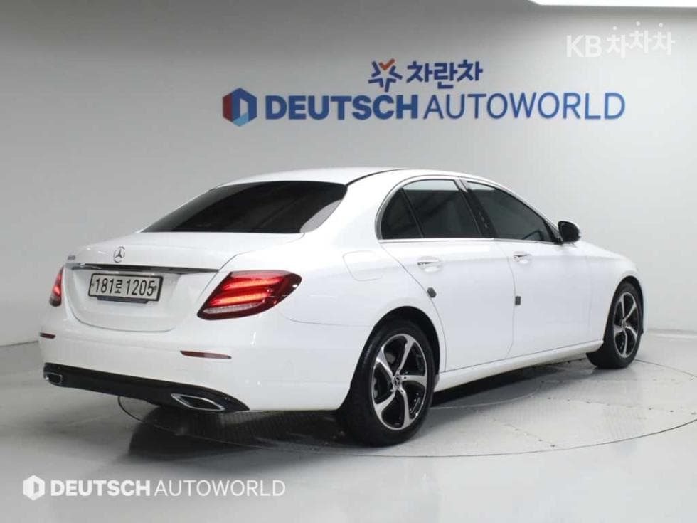 Mercedes-Benz - E-Class | E250 Avantgarde 2