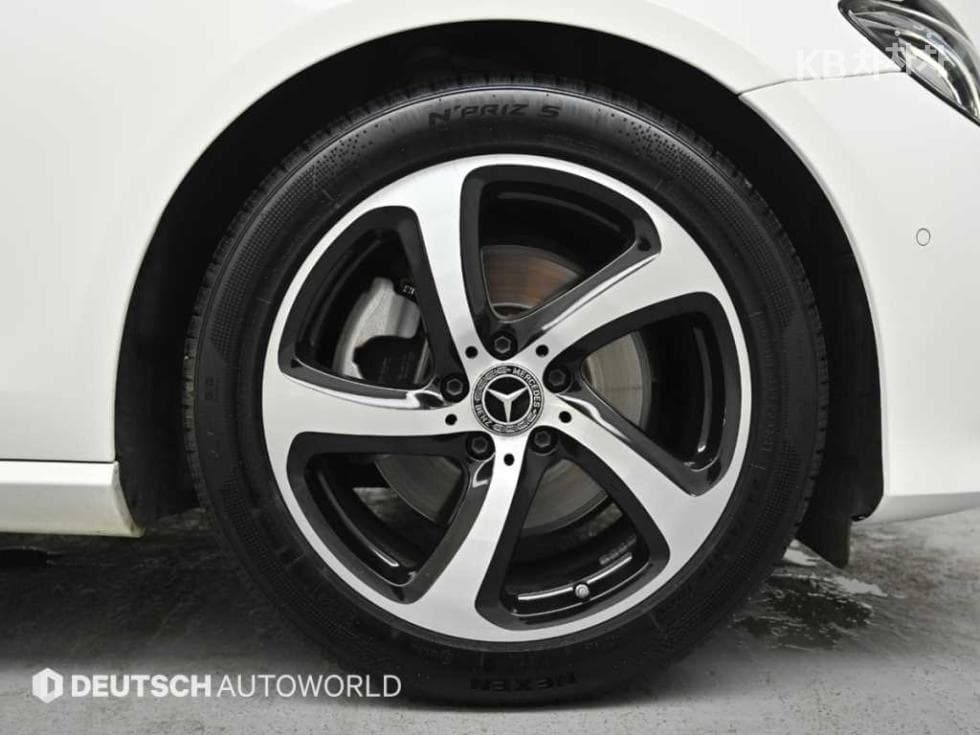 Mercedes-Benz - E-Class | E250 Avantgarde 5