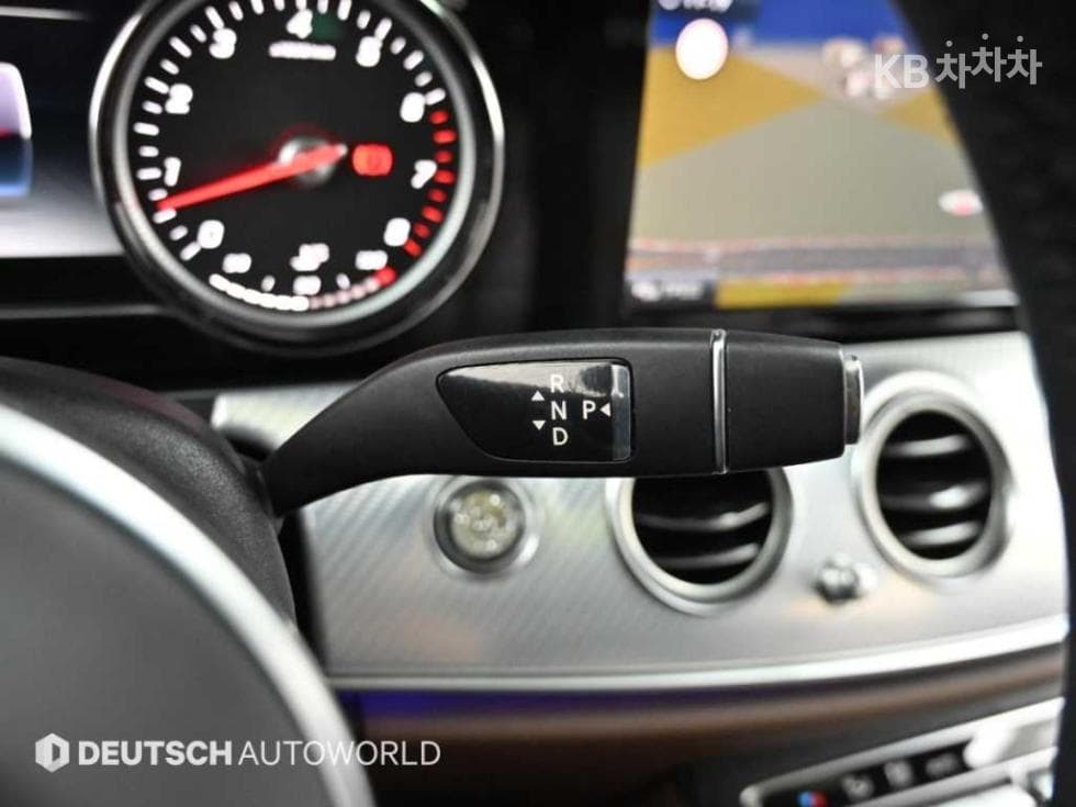 Mercedes-Benz - E-Class | E250 Avantgarde 9