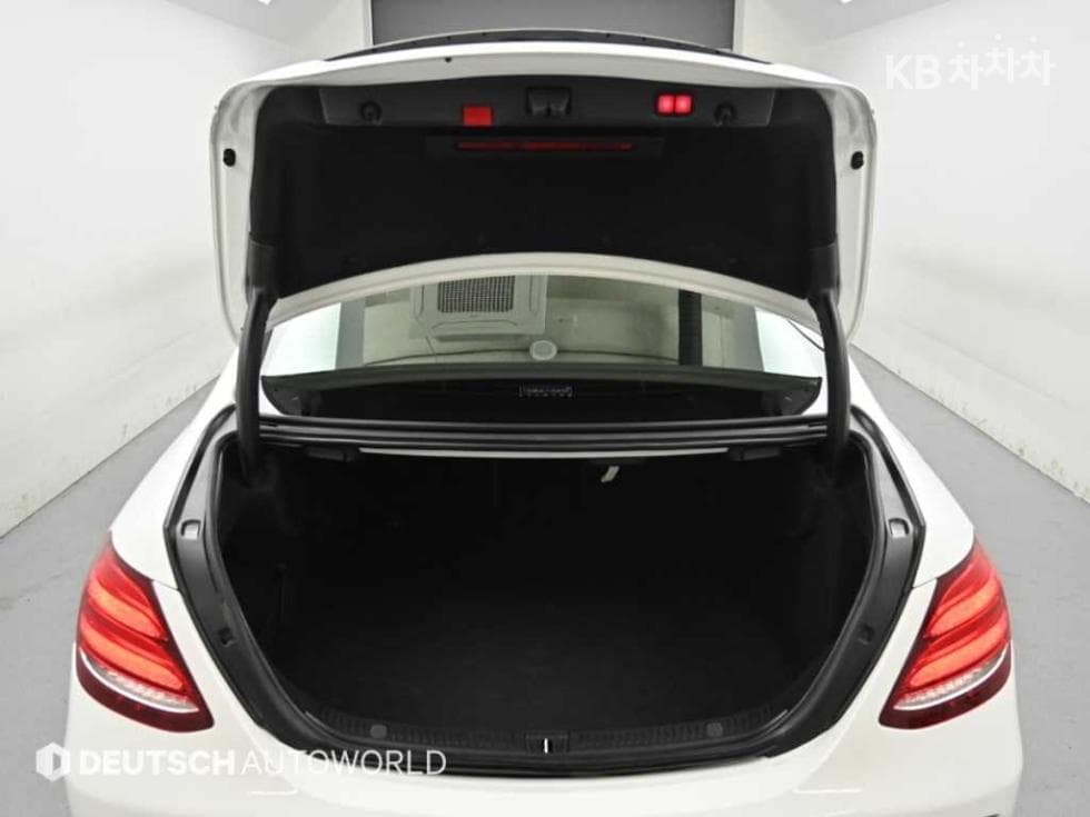 Mercedes-Benz - E-Class | E250 Avantgarde 19