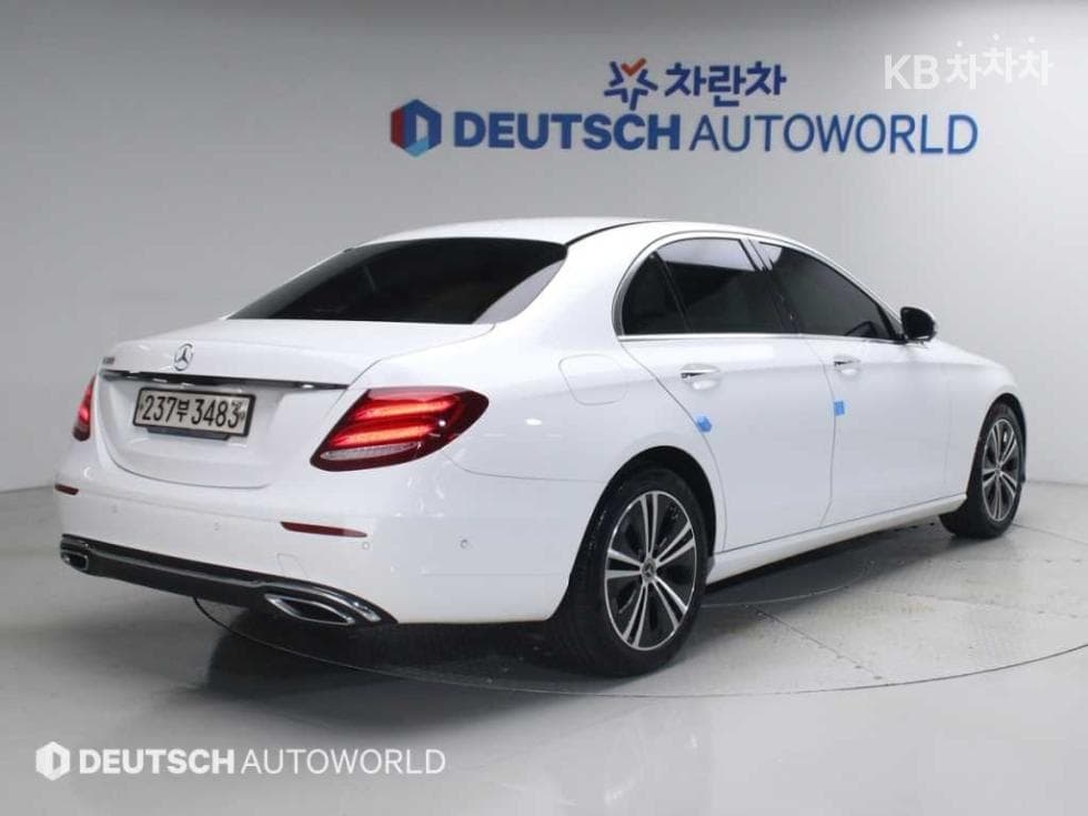 Mercedes-Benz - E-Class | E300 Avantgarde 2