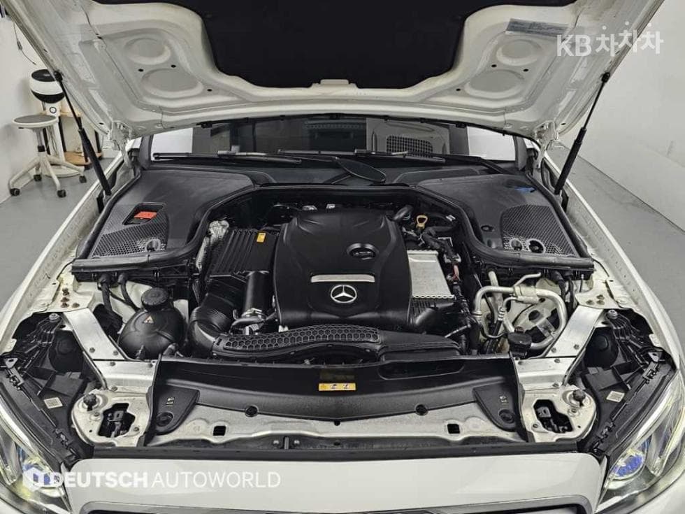 Mercedes-Benz - E-Class | E300 Avantgarde 6
