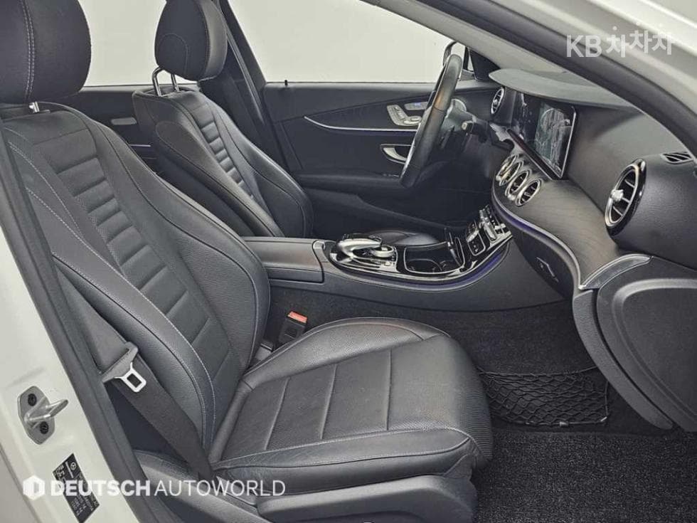 Mercedes-Benz - E-Class | E300 Avantgarde 10