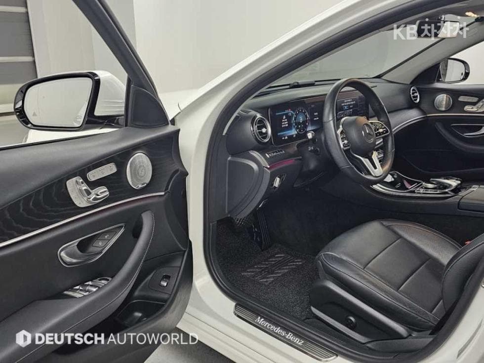 Mercedes-Benz - E-Class | E300 Avantgarde 11