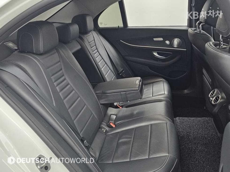 Mercedes-Benz - E-Class | E300 Avantgarde 12