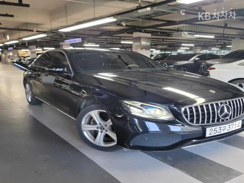 Mercedes-Benz - E-Class | E220 Avantgarde 3