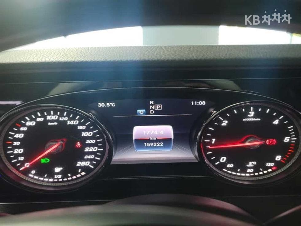 Mercedes-Benz - E-Class | E220 Avantgarde 13