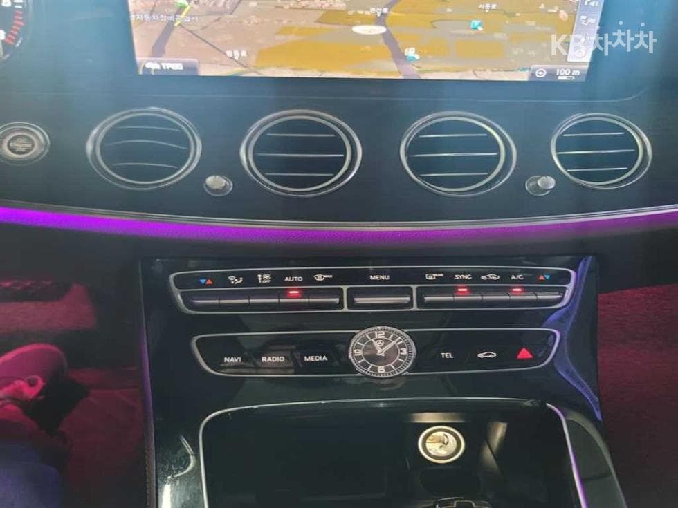 Mercedes-Benz - E-Class | E220 Avantgarde 14
