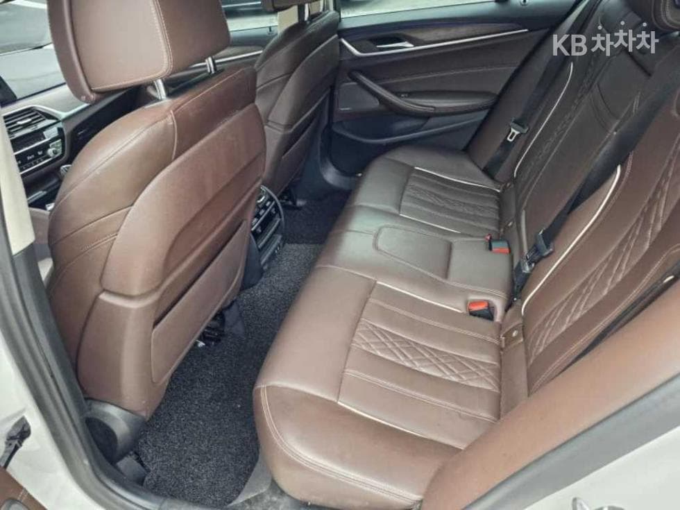 BMW - 5-Series | All New 520 Luxury 5