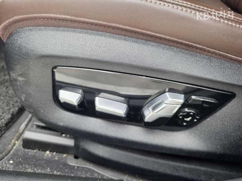 BMW - 5-Series | All New 520 Luxury 6