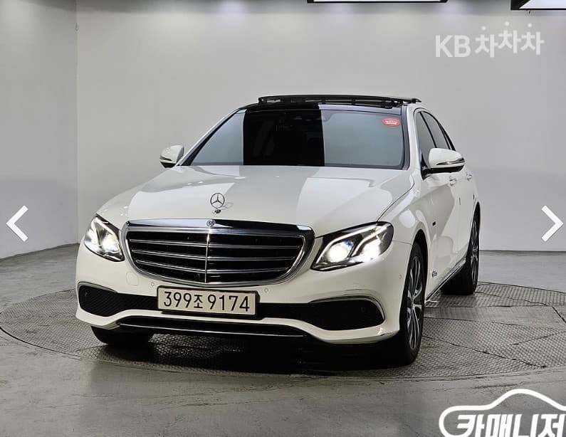 Mercedes-Benz - E-Class | E300 Exclusive 2