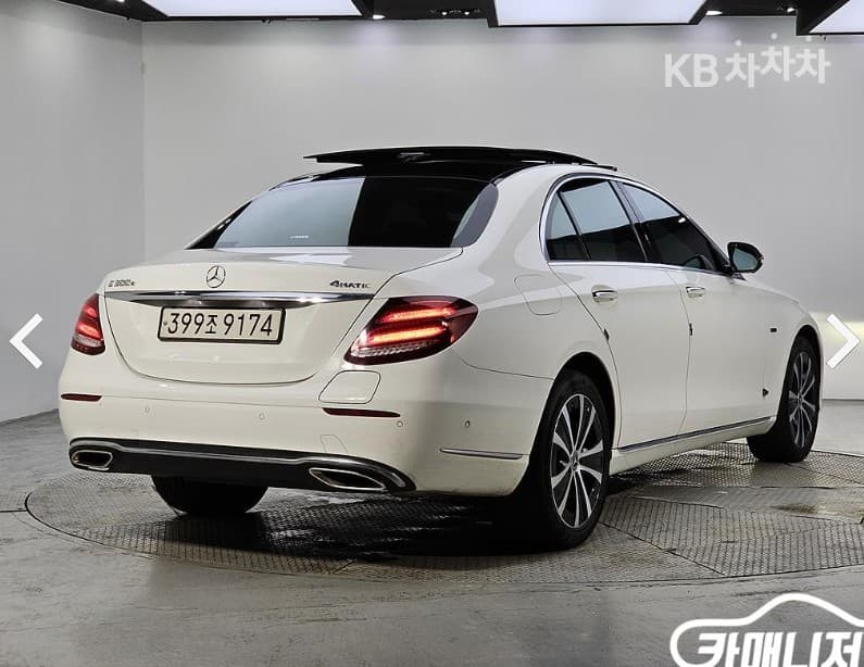 Mercedes-Benz - E-Class | E300 Exclusive 4