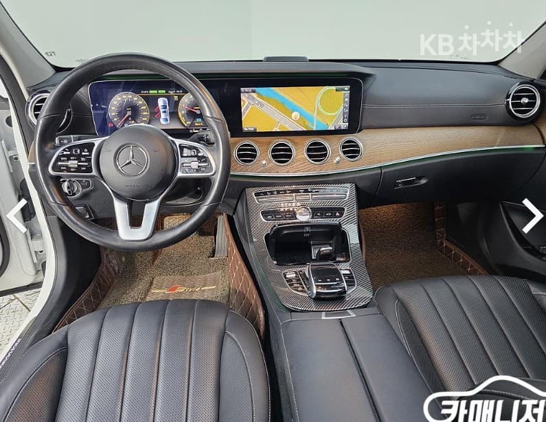 Mercedes-Benz - E-Class | E300 Exclusive 5