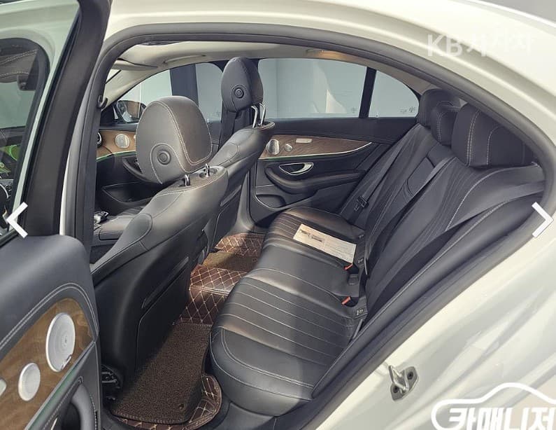 Mercedes-Benz - E-Class | E300 Exclusive 9