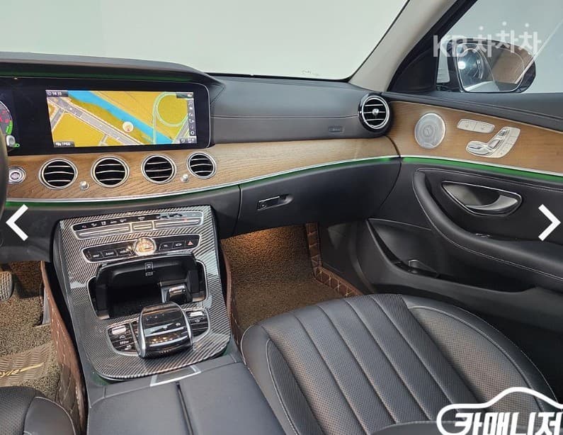 Mercedes-Benz - E-Class | E300 Exclusive 10