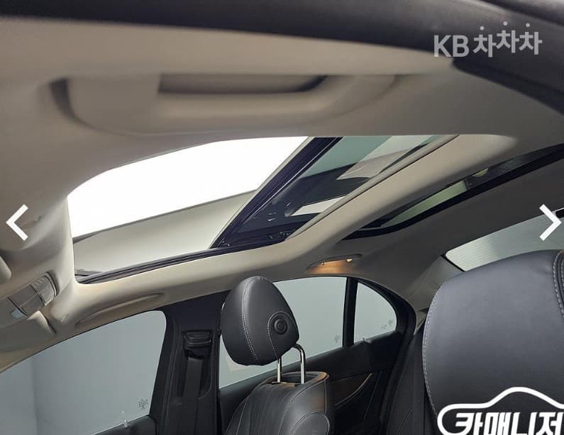 Mercedes-Benz - E-Class | E300 Exclusive 12