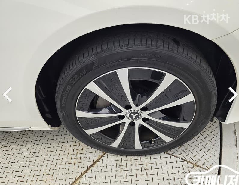 Mercedes-Benz - E-Class | E300 Exclusive 20