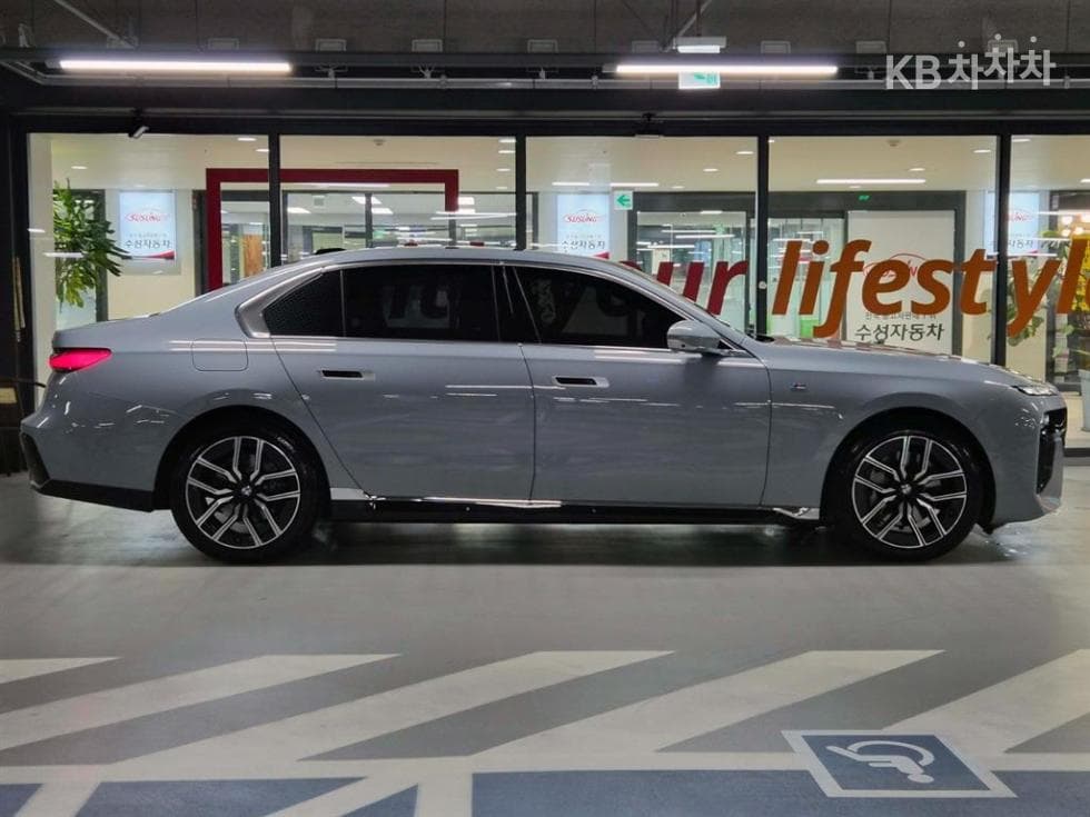 BMW - 7-Series | 750 xDrive M Sport Executive 3