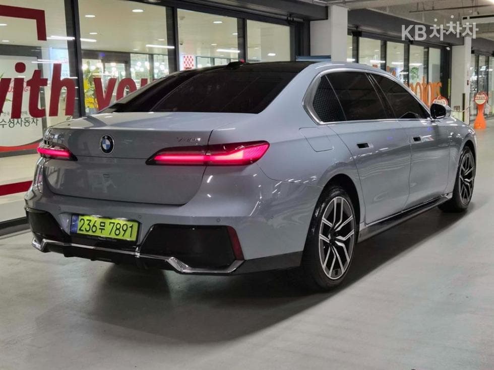 BMW - 7-Series | 750 xDrive M Sport Executive 4