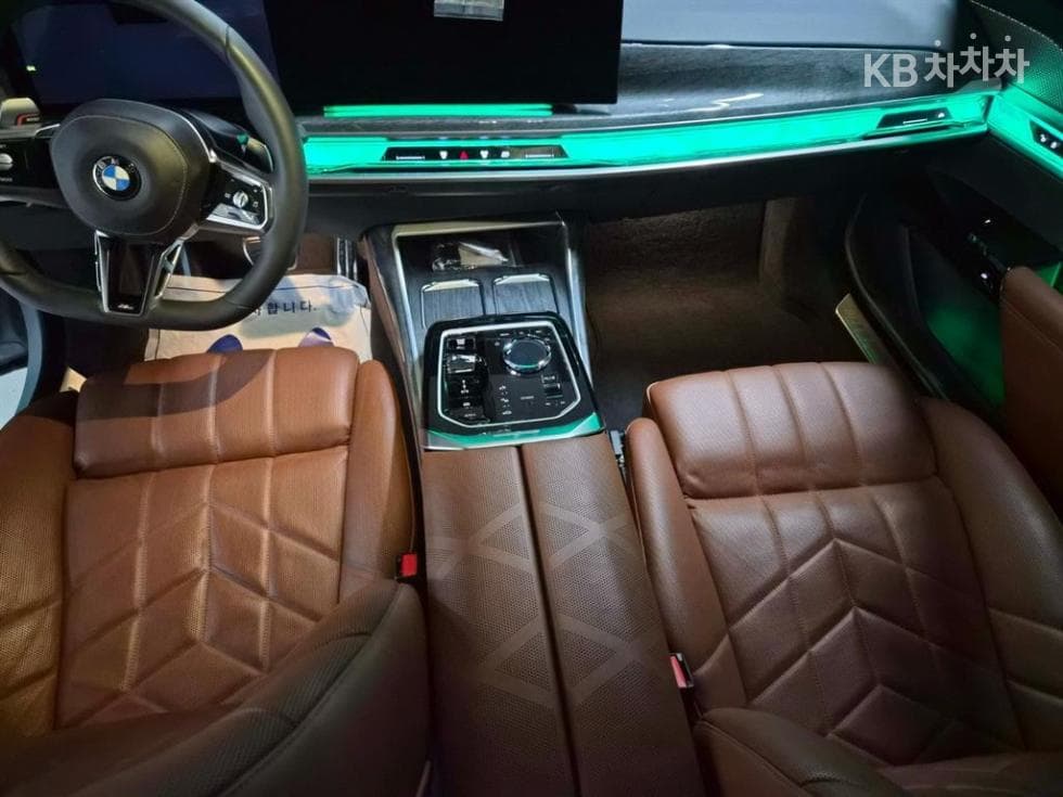 BMW - 7-Series | 750 xDrive M Sport Executive 10
