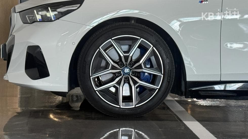 BMW - i5 | eDrive 40 M Sport 5