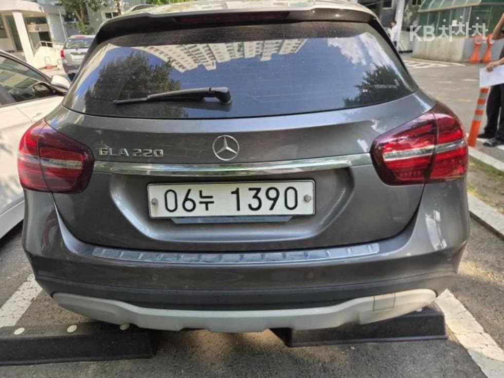 Mercedes-Benz - GLA-Class | X156 220 Base 4