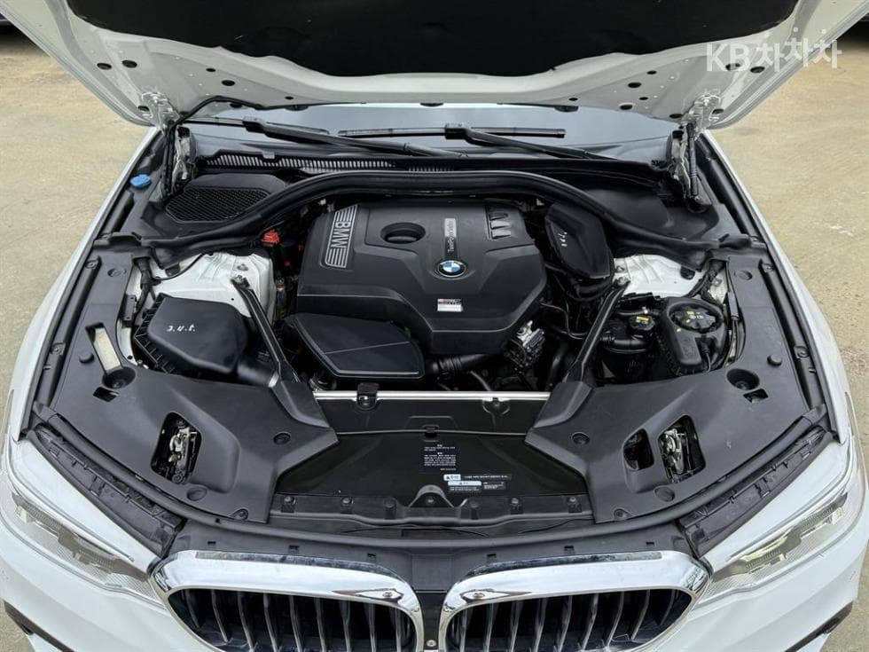 BMW - 5-Series | All New 530 xDrive M Sport Plus 19
