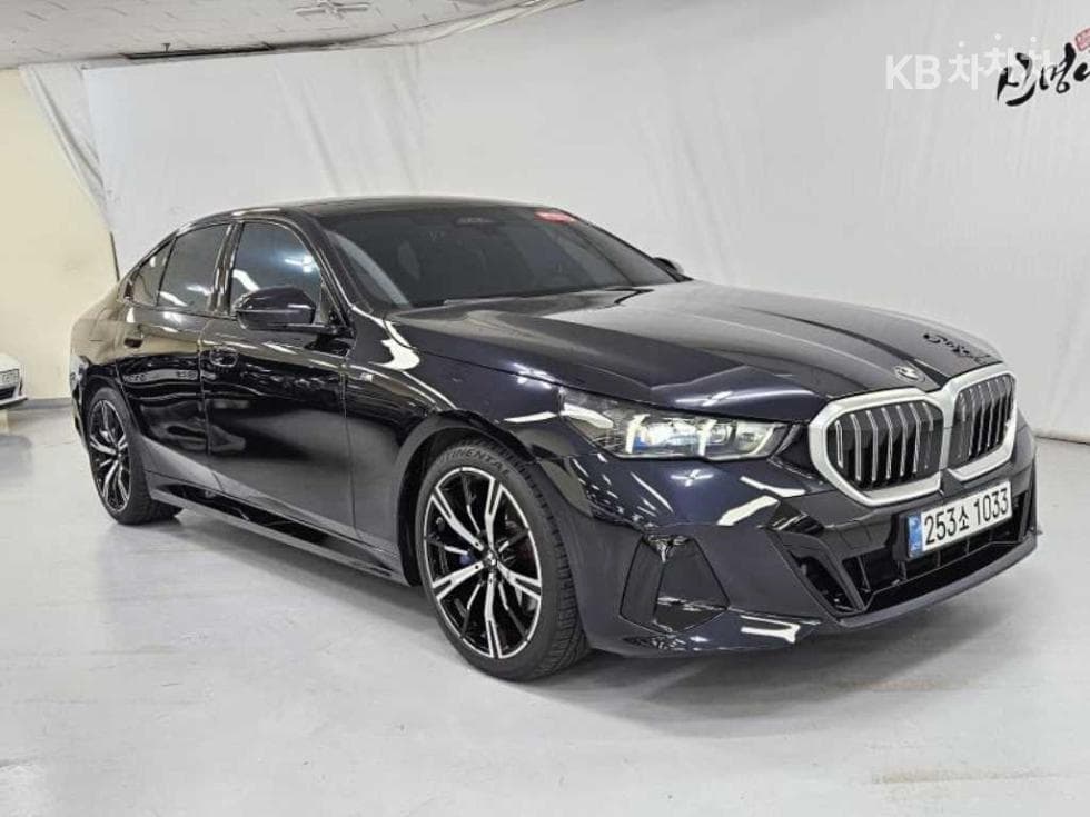 BMW - 5-Series | New 530 xDrive M Sport 3