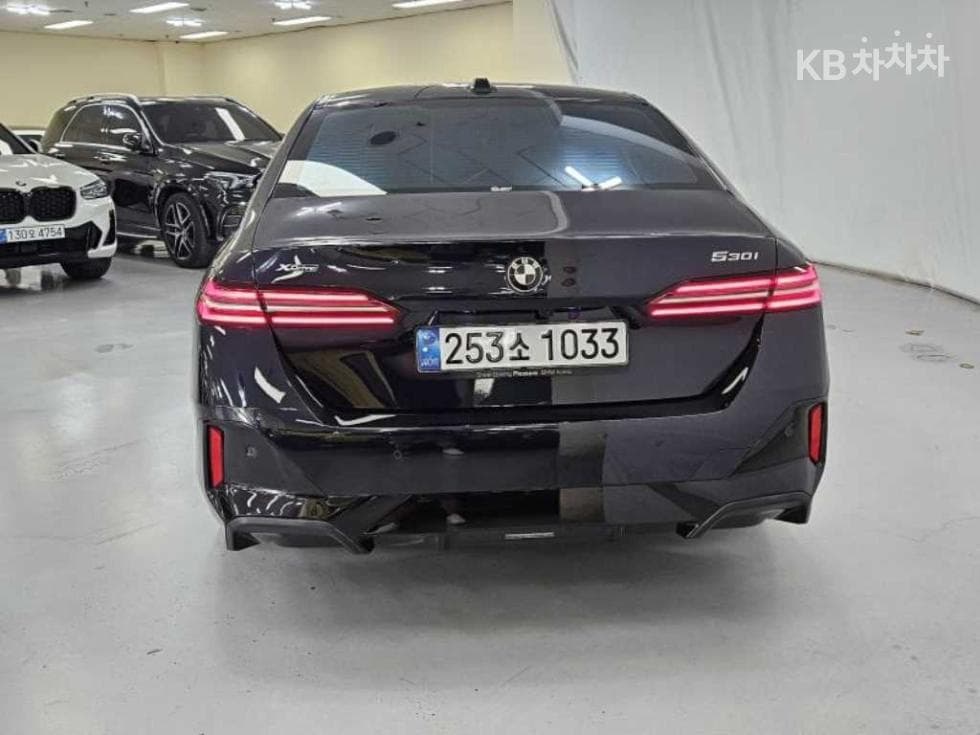 BMW - 5-Series | New 530 xDrive M Sport 5