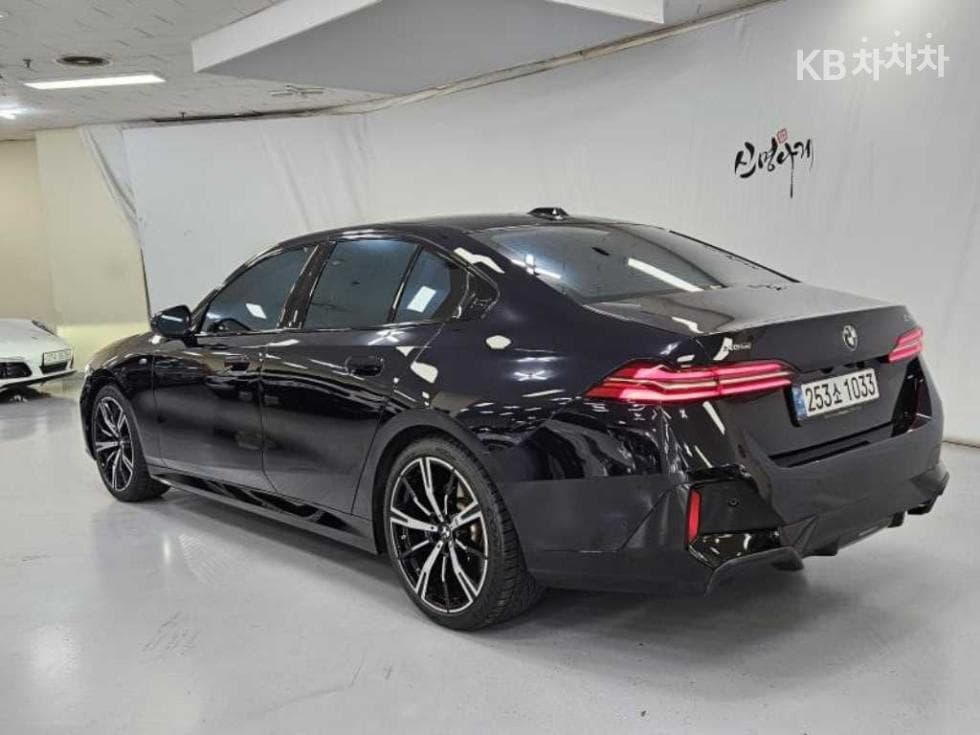 BMW - 5-Series | New 530 xDrive M Sport 6