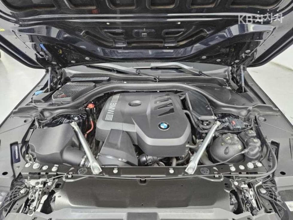 BMW - 5-Series | New 530 xDrive M Sport 9