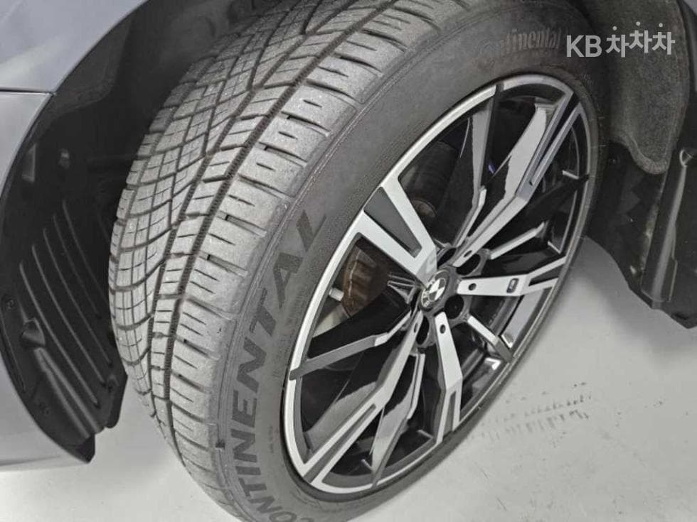 BMW - 5-Series | New 530 xDrive M Sport 14