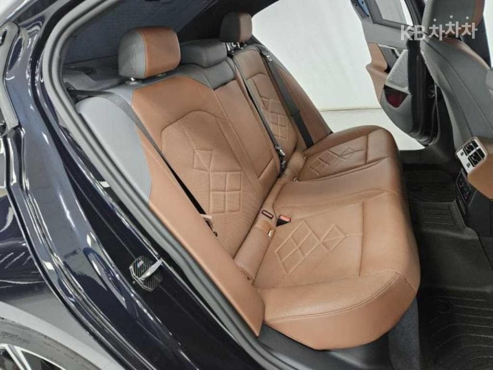 BMW - 5-Series | New 530 xDrive M Sport 15