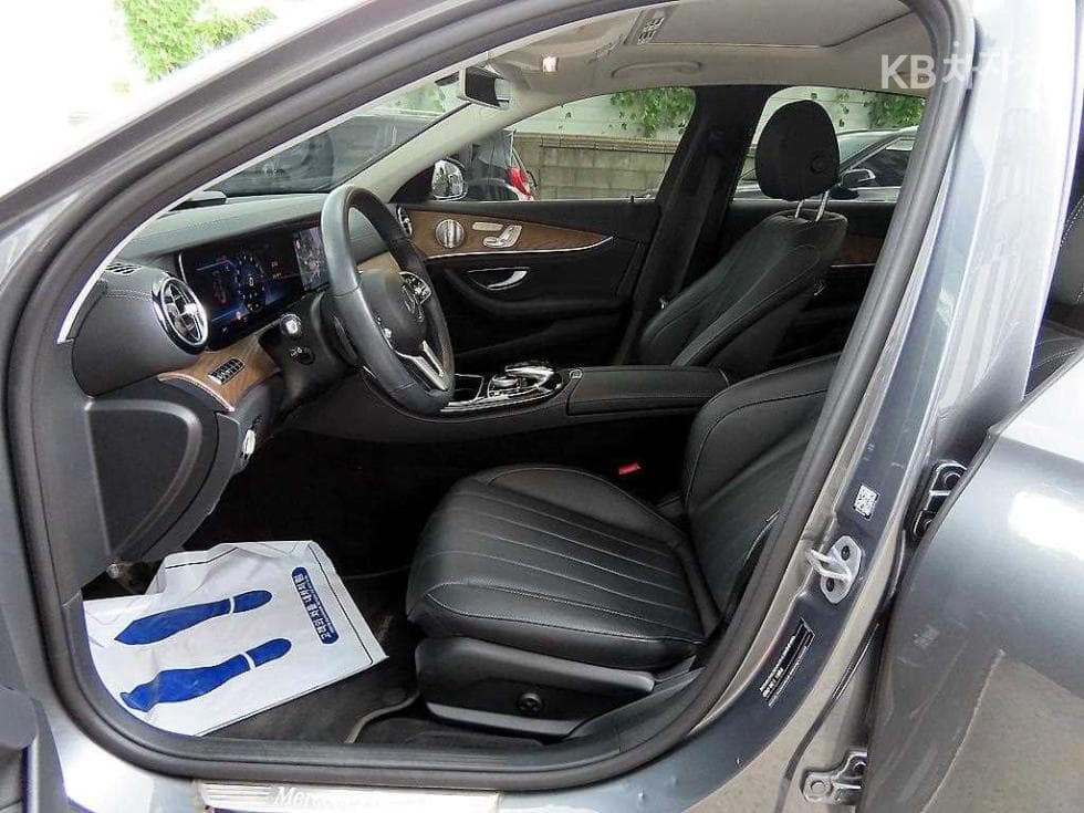 Mercedes-Benz - E-Class | E300 4Matic Exclusive 5