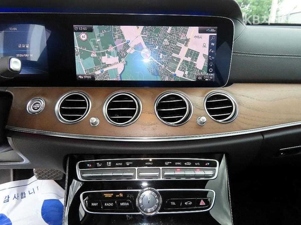 Mercedes-Benz - E-Class | E300 4Matic Exclusive 15