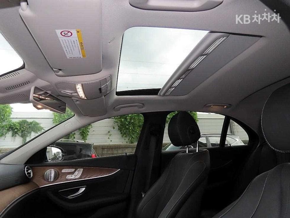 Mercedes-Benz - E-Class | E300 4Matic Exclusive 16