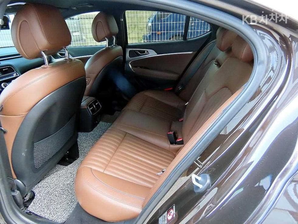 Genesis - G70 | 2.0T Supreme 6