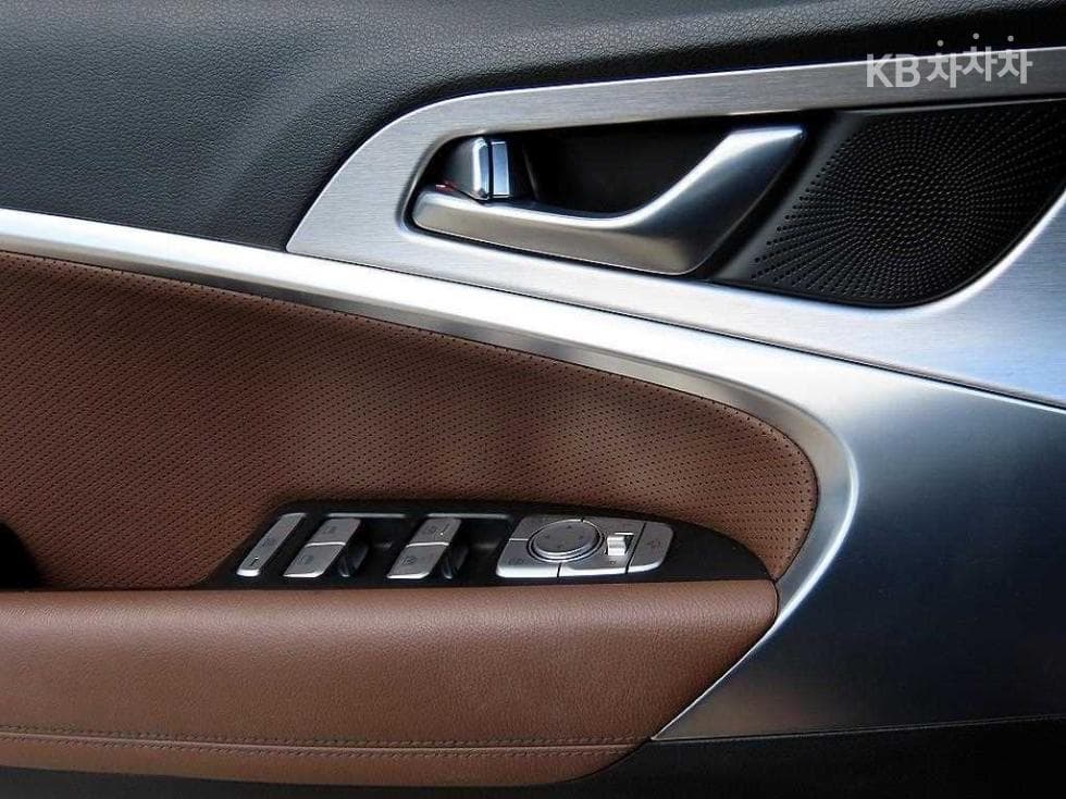 Genesis - G70 | 2.0T Supreme 11